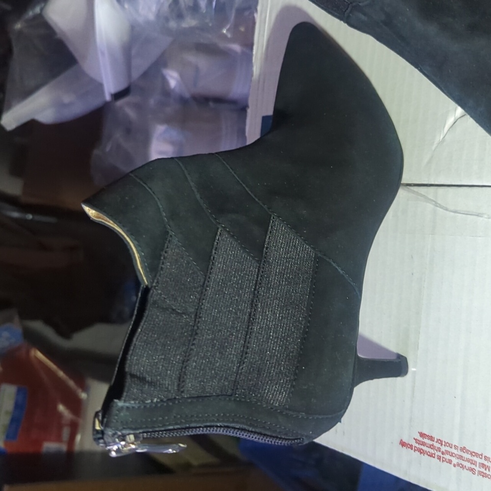 NWOT Adrienne Vittadini Black Heeled Booties